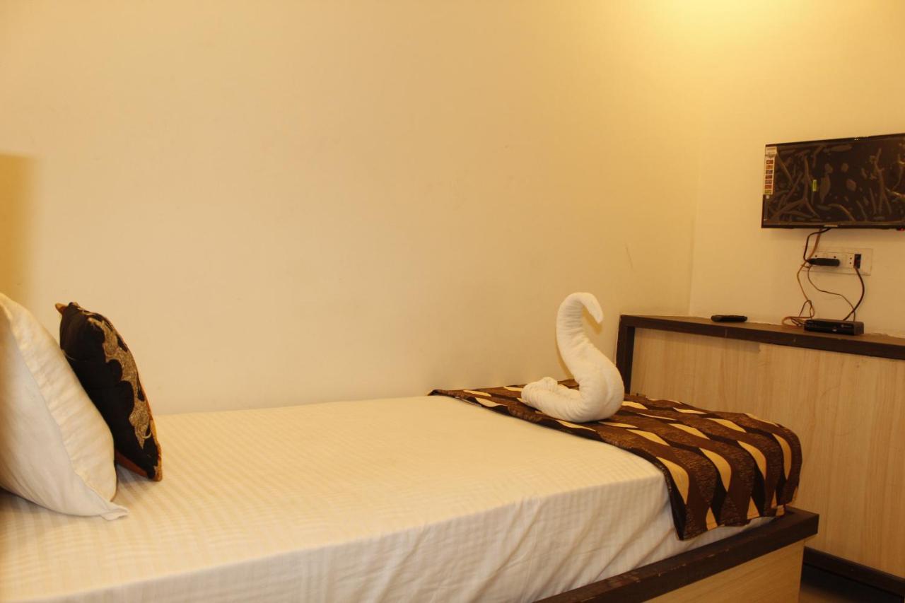 Super Hotel O Shri Shiva Palace Rāipur Extérieur photo